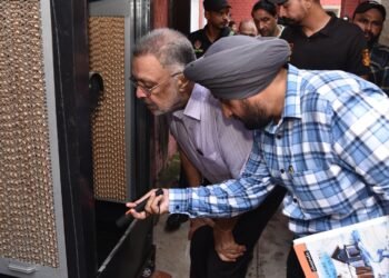 “हर शुक्रवार, डेंगू पर वार“ः स्वास्थ्य मंत्री ने साथी कैबिनेट मंत्रियों के घरों का किया निरीक्षण, डेंगू का लार्वा मिला