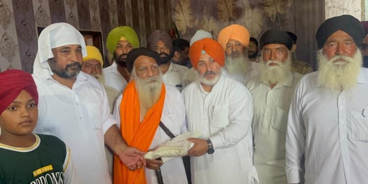 कैबिनेट मंत्री चेतन सिंह जौरामाजरा ने स्वतंत्रता सेनानियों के घरों का दौरा किया, उनकी अदम्य भावना को सम्मान दिया