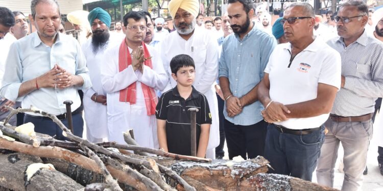 प्रो. बी सी वर्मा को नम आँखों से अंतिम विदाई