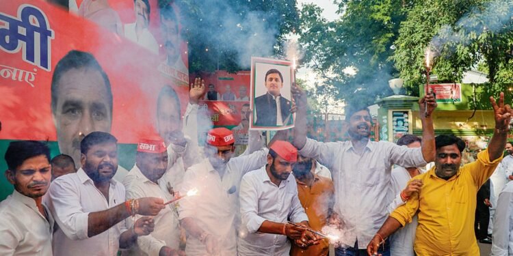 भाजपा यूपी में हारी, उत्तराखंड में जीती