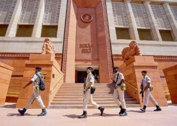 देश निर्माण में नेहरू, अटल, मनमोहन… सबका योगदान