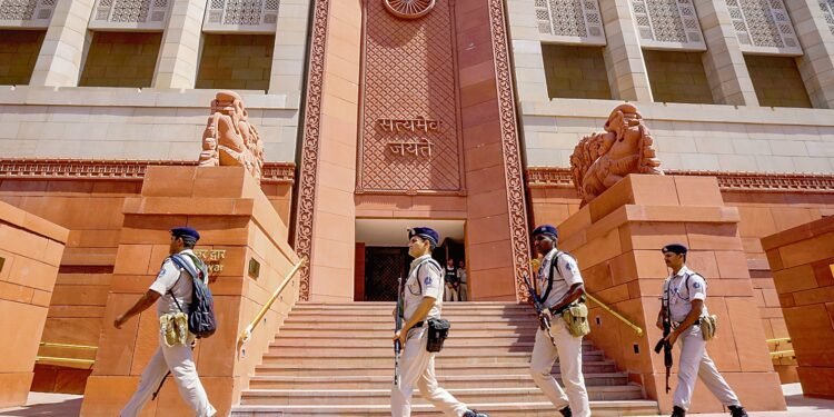 देश निर्माण में नेहरू, अटल, मनमोहन… सबका योगदान