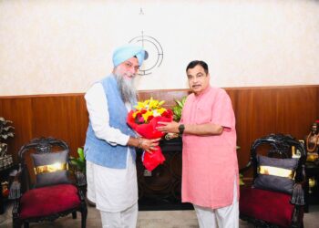 पंजाब विधान सभा के स्पीकर कुलतार सिंह संधवां ने मंगलवार शाम को केंद्रीय सडक़ यातायात और राजमार्ग मंत्री नितिन गडकरी के साथ मुलाकात करके जि़ला फरीदकोट के कोटकपूरा हलके के गाँव टहणा में घट रहे हादसों का मुद्दा उठाया और कीमती जानें बचाने के लिए अंडर ब्रिज बनाने की माँग की।
