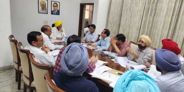 लोक निर्माण मंत्री हरभजन सिंह ई.टी.ओ. द्वारा आर्बिट्रेशन और अदालती मामलों की सुचारू ढंग से पैरवी के निर्देश