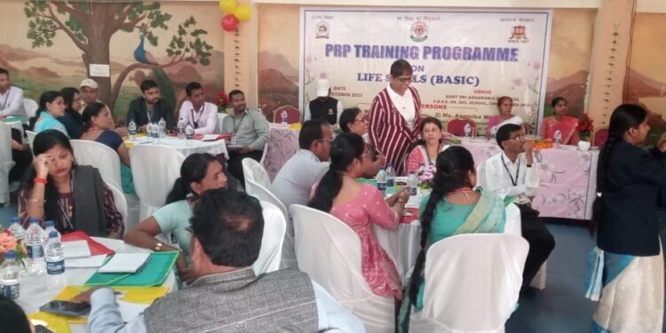 गुरुकुल में जिले भर के प्राचार्यों का परीक्षण सेमिनार सम्पन्न