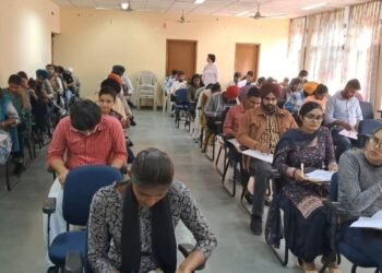 अम्बेदकर इंस्टीट्यूट ऑफ कॅरियर एंड कोर्सिस में कोचिंग के लिए हुई प्रवेश परीक्षा  