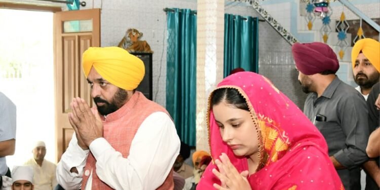 हज़ारों नौजवानों ने ख़ूनदान करके मनाया मुख्यमंत्री का जन्म दिन