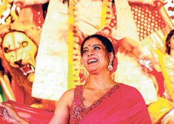 काजोल और रानी मुखर्जी दुर्गा पूजा के लिए पहुंचीं