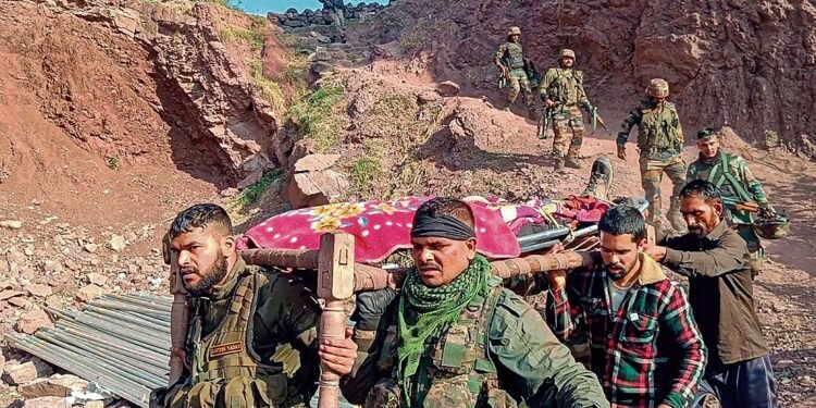 आतंकियों से मुठभेड़ में दो कैप्टन समेत 4 शहीद