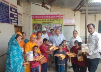 आदिवासी , अति गरीब , जरूरतमंदों को वस्त्र , अनाज , कम्बल , मिठाई वितरण