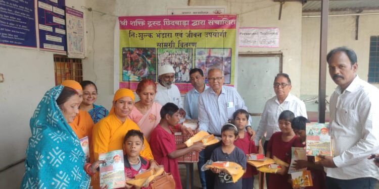 आदिवासी , अति गरीब , जरूरतमंदों को वस्त्र , अनाज , कम्बल , मिठाई वितरण