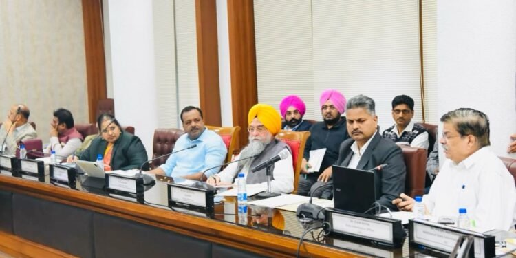कर्नाटक विधान सभा स्पीकर के नेतृत्व वाले शिष्टमंडल द्वारा संधवां के साथ मुलाकात