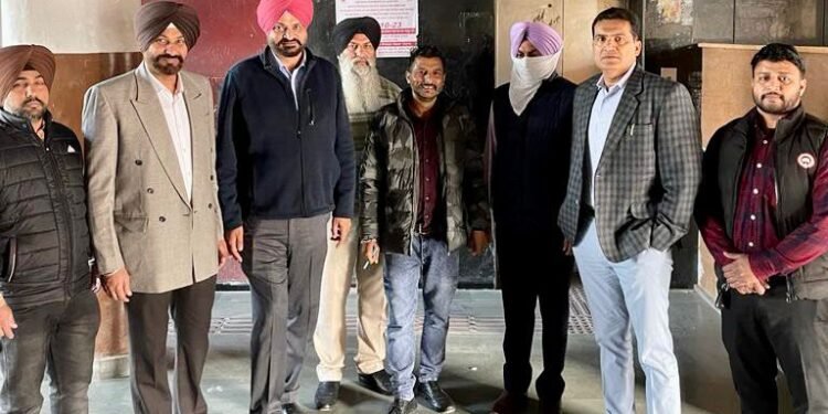 ज़मीन का तबादला और इंतकाल दर्ज करने के बदले 25,000 रुपए रिश्वत लेता पटवारी विजीलैंस ब्यूरो द्वारा काबू