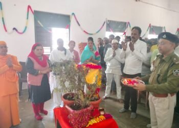 जिला जेल में साध्वी प्रतिमा बहन के सानिध्य में तुलसी पूजन