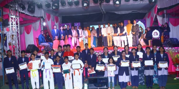 गुरुकुल वार्षिक उत्सव में देश – विदेश के कोने कोने से आये पालक