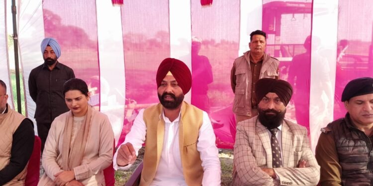 ग्रामीण विकास एवं पंचायत मंत्री लालजीत सिंह भुल्लर ने डेरा बस्सी ब्लॉक में कब्ज़े छुड़ाने की मुहिम का नेतृत्व किया
