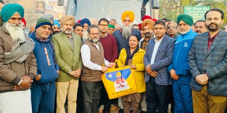 विधान सभा स्पीकर संधवां ने ‘मुख्यमंत्री तीर्थ यात्रा स्कीम’ के अंतर्गत यात्री बस को दी हरी झंडी