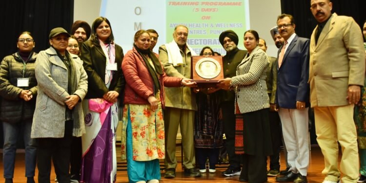 पंजाब के स्वास्थ्य मंत्री ने आयुष स्वास्थ्य एवं तंदरुस्ती केन्द्रों संबंधी प्रशिक्षण प्रोग्राम का किया उद्घाटन  
