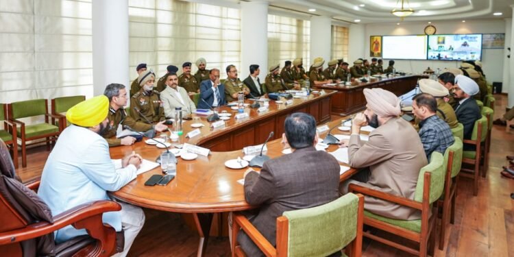 मुख्यमंत्री द्वारा पुलिस अफसरों को नशों के खि़लाफ़ आर-पार की लड़ाई को अंजाम तक ले जाने के हुक्म