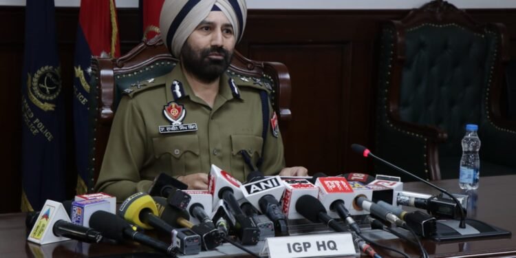 एक सप्ताह के दौरान 24.08 किलो हेरोइन, 10 किलो अफ़ीम, 20.72 लाख रुपए की ड्रग मनी समेत 302 नशा तस्कर काबू  