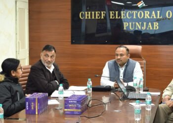 मुख्य निर्वाचन अधिकारी द्वारा राजनीतिक दलों के साथ बैठक; वोटर सूची (फोटो रहित) की सीडी दी