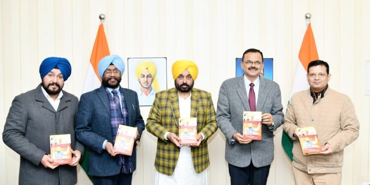 मुख्यमंत्री द्वारा साल 2024 का पंजाब सरकार का कैलेंडर और डायरी जारी
