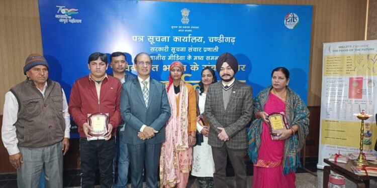 पीआईबी चंडीगढ़ द्वारा आयोजित वार्तालाप में एडीजी श्री राजेंद्र चौधरी ने विकसित भारत संकल्प यात्रा की उपलब्धियों पर प्रकाश डाला- “वीबीएसवाई सशक्तिकरण की यात्रा रही है, जहां सरकार जमीनी स्तर पर लोगों तक पहुंची है।”