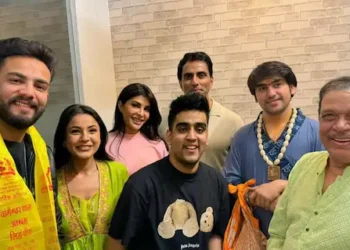 जैकलिन फर्नांडीस, शहनाज गिल और एल्विश यादव ने लिया बाबा बागेश्वर का आशीर्वाद! माला पहनाकर स्वागत करते दिखे सोनू सूद, देखें तस्वीरें