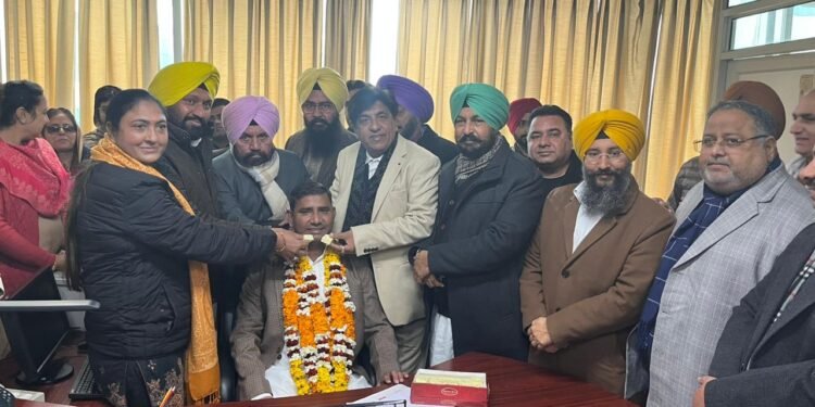 अब्दुल बारी सालमनी ने अल्पसंख्यक आयोग के चेयरमैन के तौर पर पद संभाला
