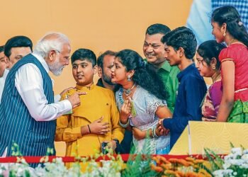 तमिलनाडु में मोदी ने बच्चों से पूछा- दिल्ली कौन जाना चाहता है?