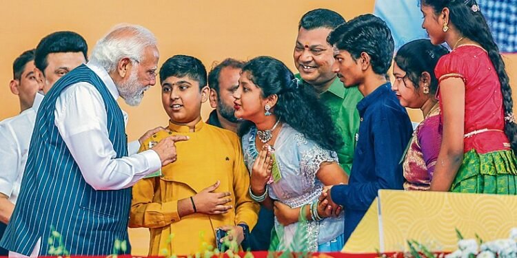 तमिलनाडु में मोदी ने बच्चों से पूछा- दिल्ली कौन जाना चाहता है?