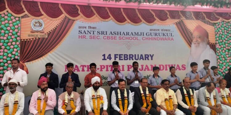 देश मे 67 करोड़ तथा जिले में 8 लाख माता पिता पूजे गए