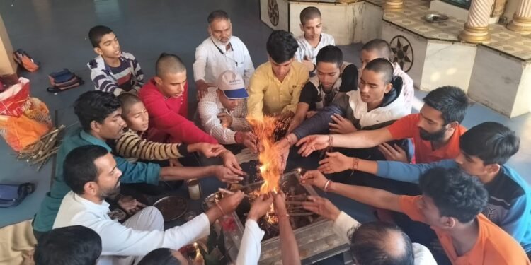 श्री मद भगवद गीता के 7 वें अध्याय का पाठ कर तर्पण किया