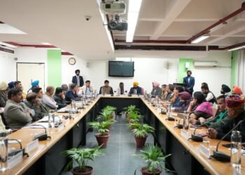 मुख्यमंत्री द्वारा किसानों के साथ एकजुटता का प्रगटावा