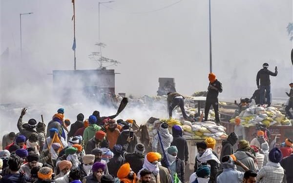 भगवंत मान को 1 करोड़ रुपये का मुआवजा और किसान की बहन को नौकरी देने की मांग की गई है।
