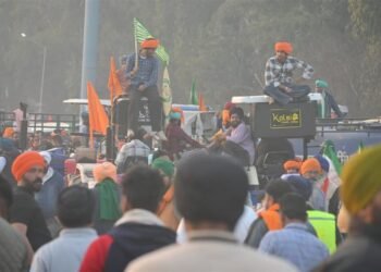 सरकार किसानों को अपना समर्थन देती है, क्योंकि भाजपा शांति और शांति का आग्रह करती है।
