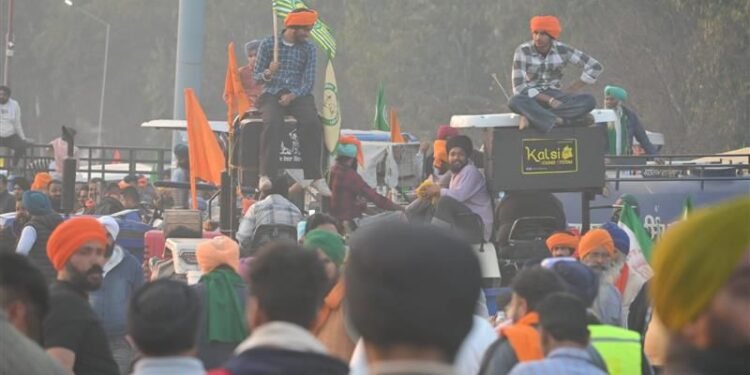 सरकार किसानों को अपना समर्थन देती है, क्योंकि भाजपा शांति और शांति का आग्रह करती है।