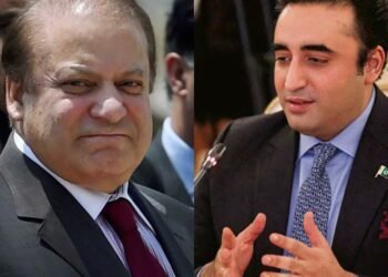 नवाज शरीफ और बिलावल भुट्टो इमरान खान को सत्ता हासिल करने से रोकने के लिए चर्चा में लगे हुए हैं क्योंकि पाकिस्तान चुनाव के नतीजों में लगातार देरी हो रही है।