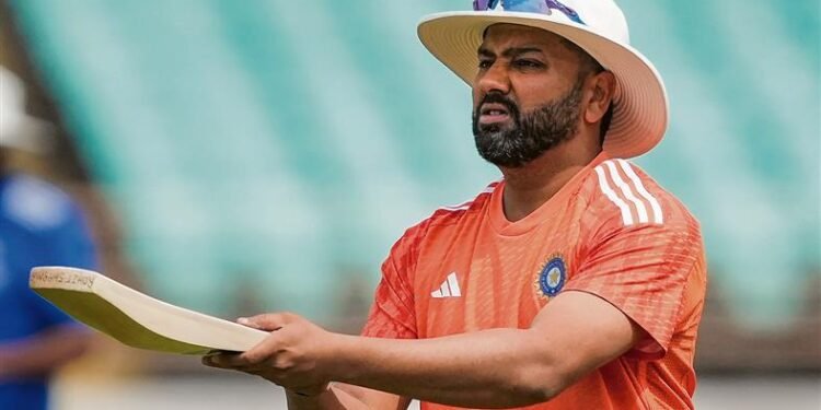 टीम में बदलाव के बाद ध्रुव चंद जुरेल और सरफराज खान भारत के लिए पदार्पण करने के लिए तैयार हैं। इस बीच, शुबमन गिल ने ट्रेनिंग छोड़ने का फैसला किया है।