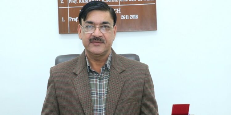 ख़ाद्य एवं सार्वजनिक वितरण विभाग का डिप्टी डायरैक्टर आर. के. सिंगला एक अन्य केस में भगौड़ा करार