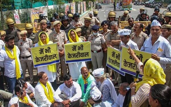 आम आदमी पार्टी के हरियाणा मंडल ने अरविंद केजरीवाल की हिरासत के विरोध में प्रदर्शन किया.