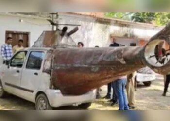 उत्तर प्रदेश के अंबेडकर नगर में जुगाड़ तकनीक से एक अस्थायी ‘कार कॉप्टर’ का निर्माण किया गया।