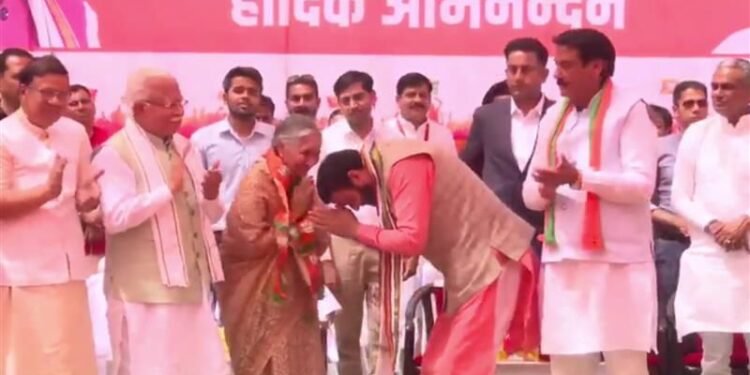 हरियाणा की पूर्व मंत्री सावित्री जिंदल ने कांग्रेस पार्टी से इस्तीफा देने का फैसला किया है और अब वह बीजेपी में शामिल हो गई हैं