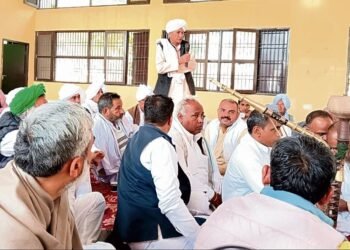 रोहतक में सर्व खाप पंचायत ने किसानों की मांगें पूरी करने के लिए सरकार को 10 दिन का अल्टीमेटम जारी किया है.