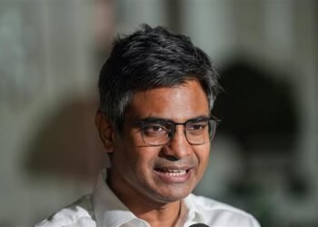 आम आदमी पार्टी के नेता संदीप पाठक ने बीजेपी पर हमारे विधायकों को प्रलोभन देने का आरोप लगाया है.