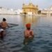 पंजाब और हरियाणा बैसाखी त्योहार के दौरान गुरुद्वारों में प्रार्थना करने के लिए इकट्ठा होते हैं।