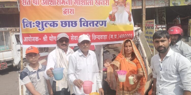 आम राहगीरों ओर गदा पद यात्रा वालो को नि:शुल्क छाछ वितरण