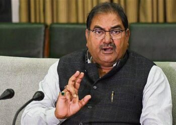 इंडियन नेशनल लोक दल (आईएनएलडी) और जननायक जनता पार्टी (जेजेपी) फिलहाल इंतजार करो और देखो की स्थिति में हैं क्योंकि कांग्रेस पार्टी हरियाणा में अपनी सूची जारी करने में देरी कर रही है।