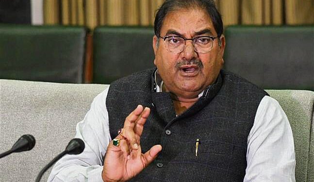 इंडियन नेशनल लोक दल (आईएनएलडी) और जननायक जनता पार्टी (जेजेपी) फिलहाल इंतजार करो और देखो की स्थिति में हैं क्योंकि कांग्रेस पार्टी हरियाणा में अपनी सूची जारी करने में देरी कर रही है।