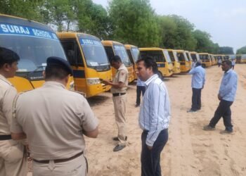 चार महीने की देरी पर प्रतिक्रिया करते हुए, जिला प्रशासन ने इस मुद्दे के समाधान के लिए एक सड़क सुरक्षा बैठक शुरू की।